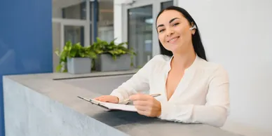 A woman listing on the notepad.